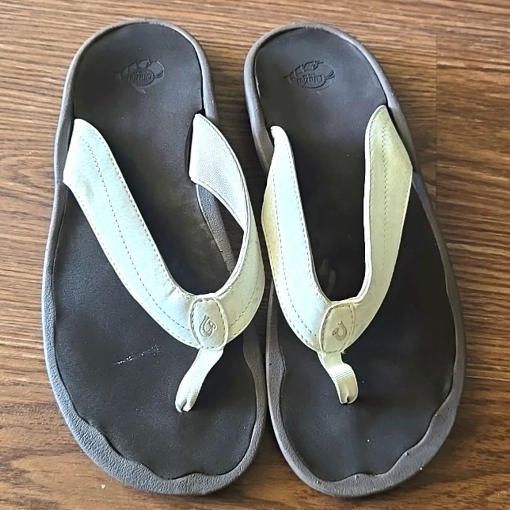 OluKai Ohana White Sandal Size 9